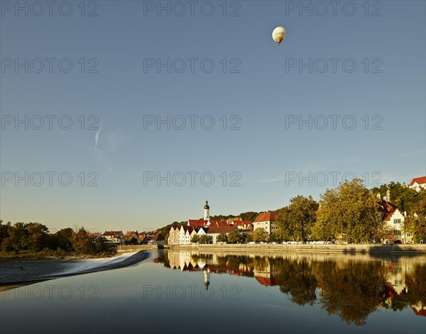 Balloon over the country's old town
