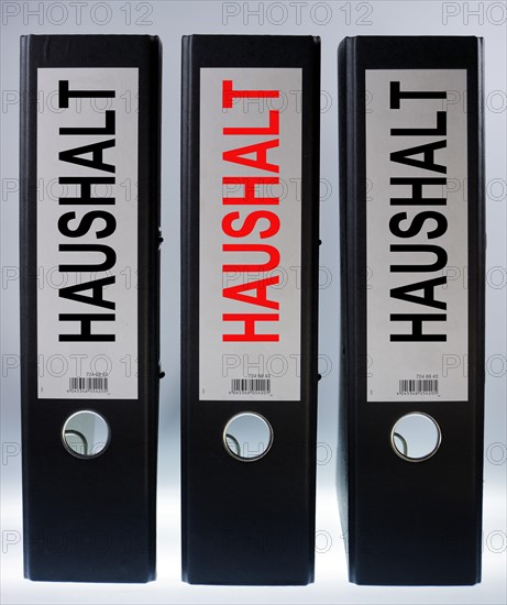 Three ring binders labelled 'HAUSHALT'