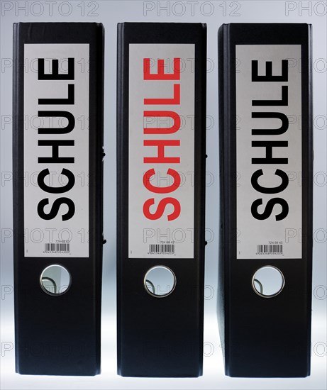Three file folders labeled 'Schule'
