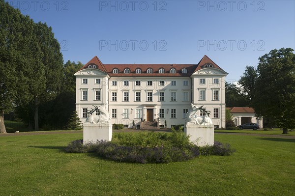 Main facade and grounds of Schloss Wedendorf Castle