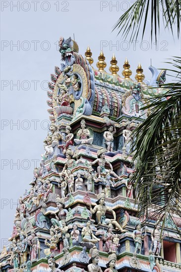 Figures at the entrance of a Hindu temple