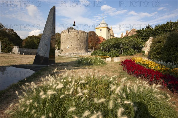 War monument in front of the Medieval Gate Tower of the Bishop's Castle