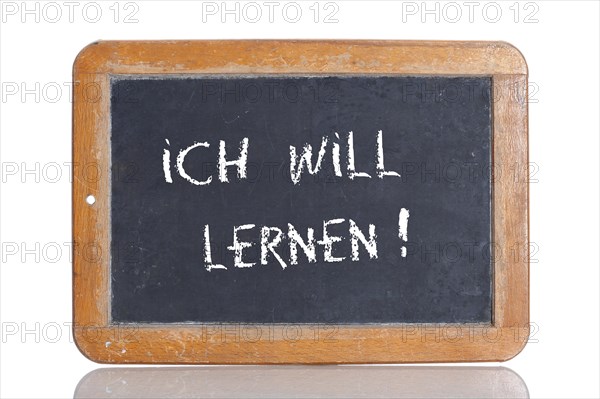 Old school blackboard with the words ICH WILL LERNEN!