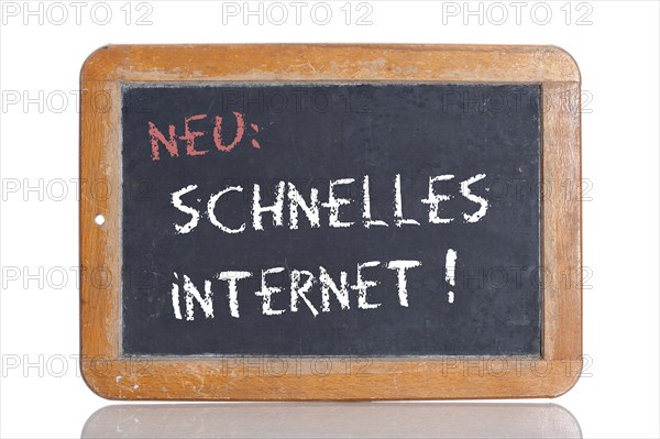 Old school blackboard with the words NEU: SCHNELLES INTERNET!