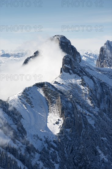 A cloud hanging next to Staubernkanzel mountain