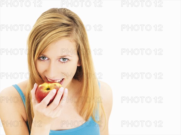 Young woman eating an apple