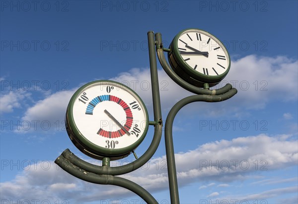 Thermometer Clock at beach promenade