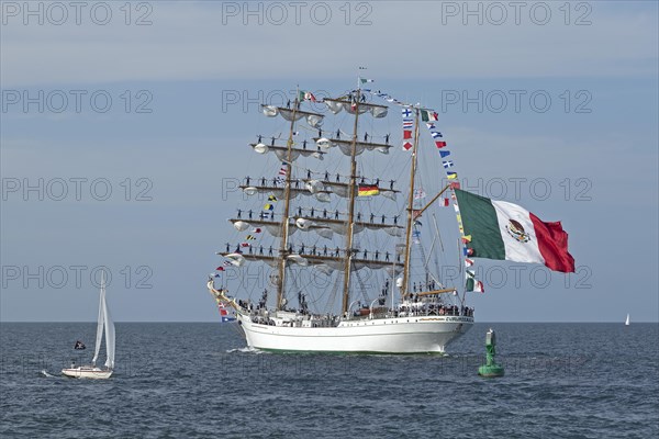 Mexican Bark Cuauhtemoc leaves the Hanse Sail with sailors in the masts