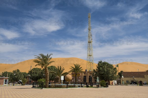 Sanddunes behind the oasis of Taghit