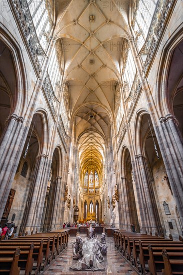 Gothic nave with apse