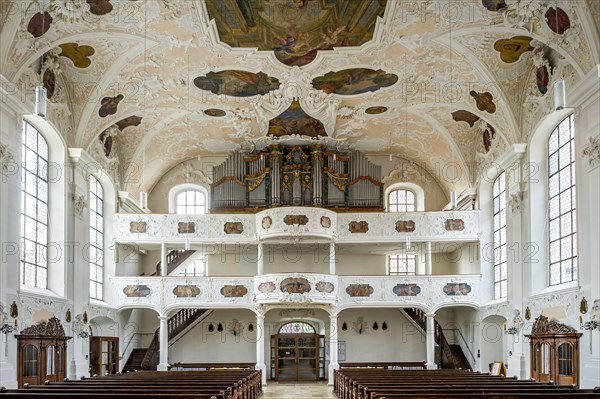 Baroque nave with organ gallery