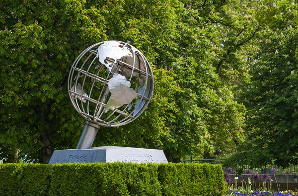 Globe in the Botanica Park