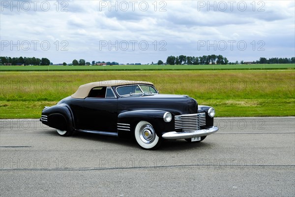 American classic car Cadillac Series 62 Convertible