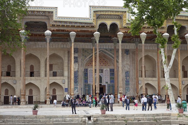 Visitors to the Ivan of Bolo Hovuz Mosque