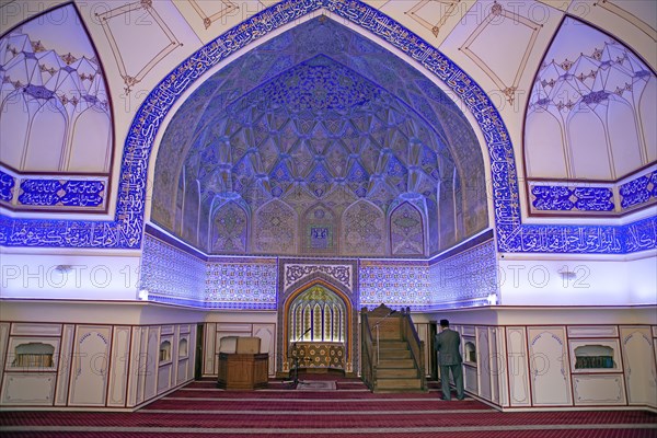 Interior view Bolo Hovuz Mosque