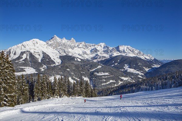 Filzmoos ski area with Dachstein massif