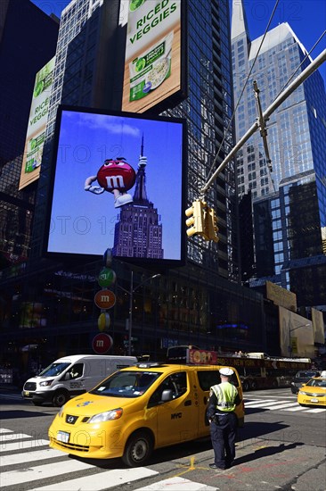 Traffic cop regulates traffic jam at Times Square