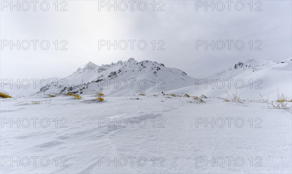 Gorge peaks in winter