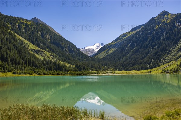 Wildgerlossee with view to the Reichenspitze