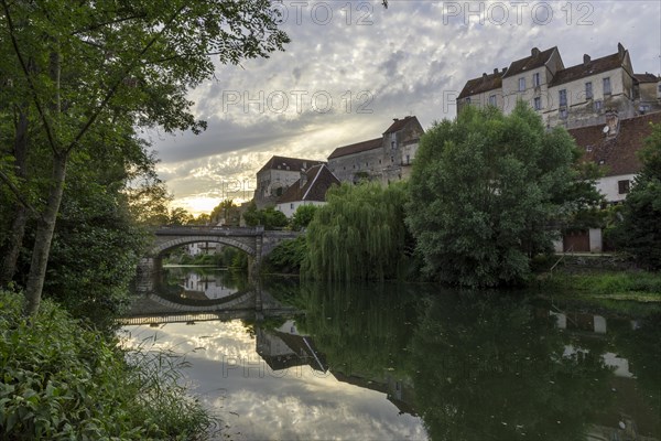 River Ognon and view of the old town