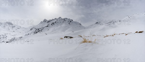Gorge peaks in winter