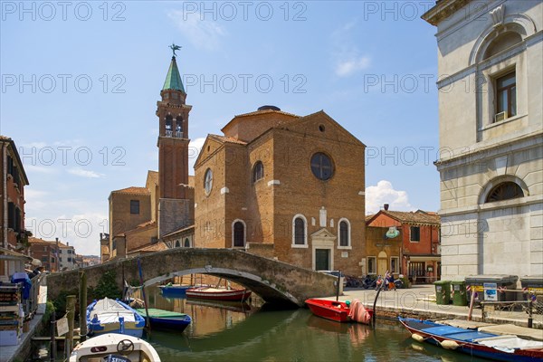 Fishing boats in the Vena Canal