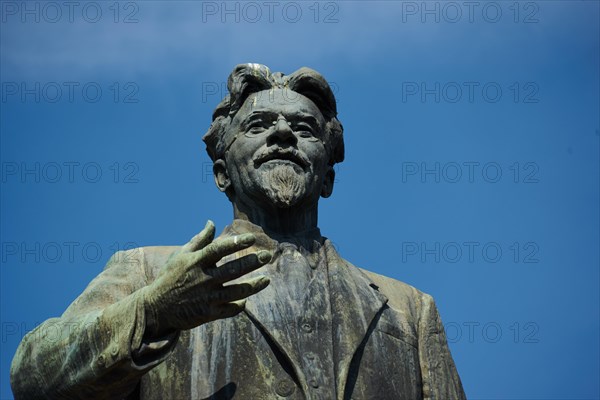 Statue of Mikhail Ivanovich Kalinin