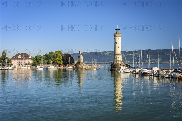 New Lindau lighthouse and Bavarian lion at the harbour entrance