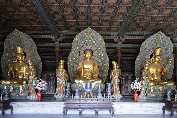 Buddha statues in Puguangming Hall
