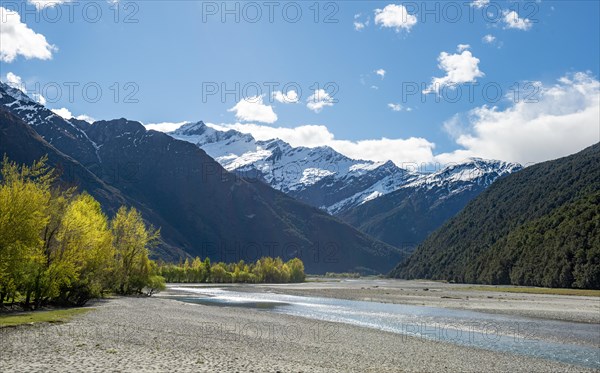 Matukituki River, snow covered mountains