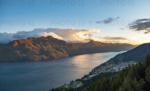 View of Lake Wakatipu