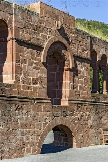 Three-pass arch and Barbarossa's head