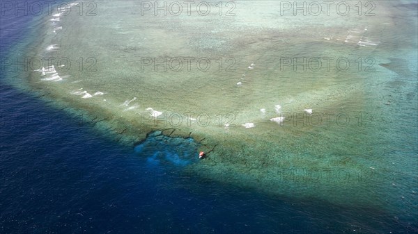 Bird's eye view of the outer reef