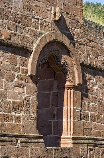 Three-pass arch and Barbarossa's head