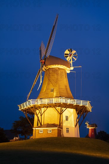 Illuminated Greetsiel twin mills