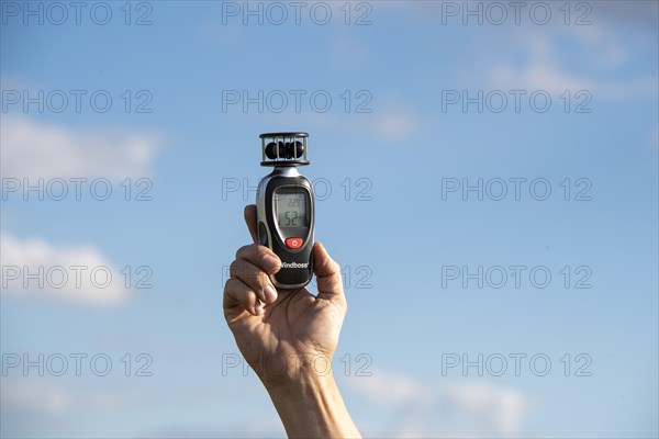 Wind gauge for ballooning