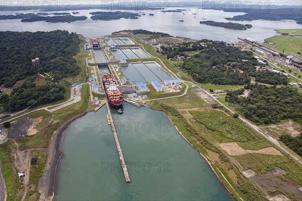 Aerial view of two Neo-Panamax container ships crossing the third set of locks at the pacific side