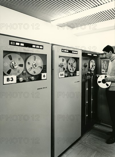 Tape storage device