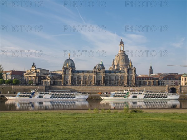 Elbe with excursion boats and the promenade Bruehlsche Terrasse