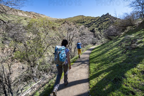 Two hikers on hiking trail Vereda de la Estrella