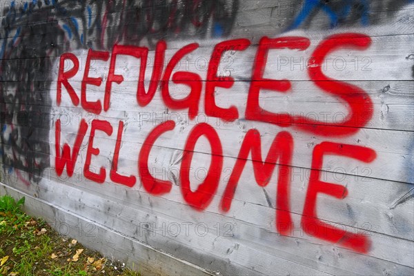 Graffiti REFUGEES WELCOME refugees refugees welcome