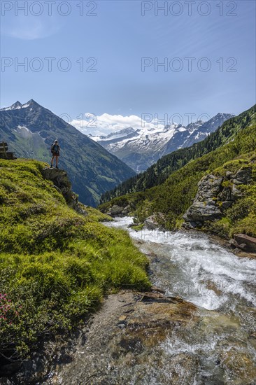 Hiker on the Kesselbach hiking trail