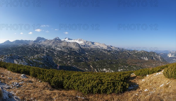 Panoramic view to the mountain station Gjaid Alm and to the Hohen Dachstein
