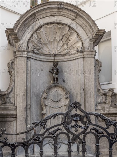 Fountain and fountain figure Manneken Pis