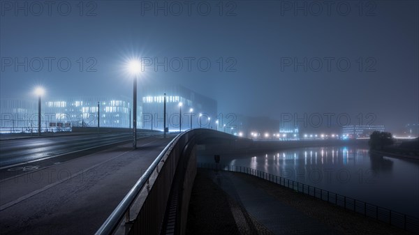 Nightly Hugo-Preuss-Bridge in the fog
