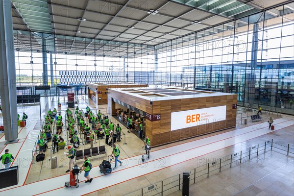 Trial operation in the departure hall in Terminal 1 of the new Berlin Airport BER