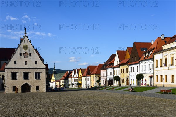 Old town hall with Scharos museum and houses on the market square