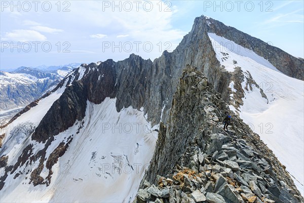 Mountaineers descending from Altmann