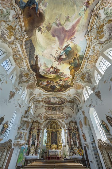 Nave with chancel