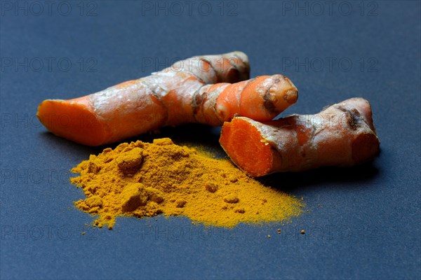 Turmeric powder and turmeric root